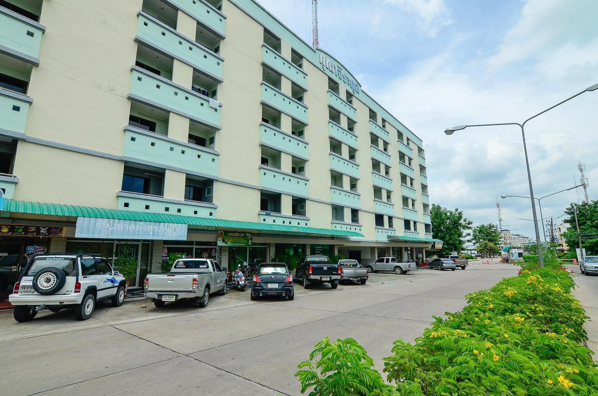 Aparthotel Bj Boutique Rayong Esterno foto